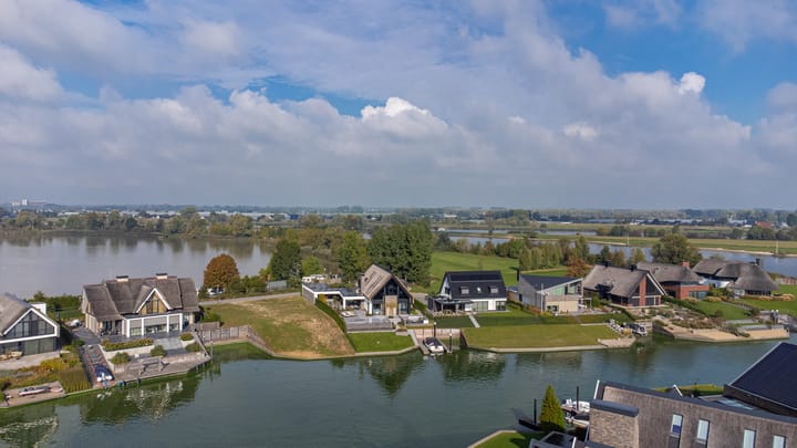 Photo 3 of Waterfront 16