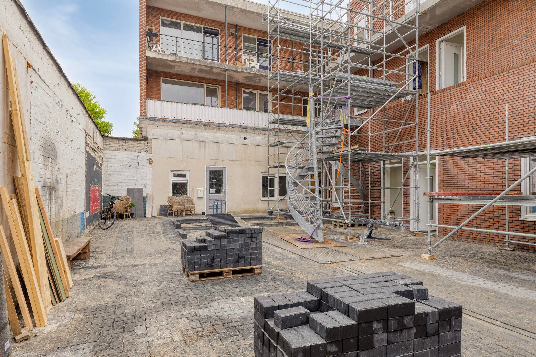 Photo 30 of Barestraat 39-N