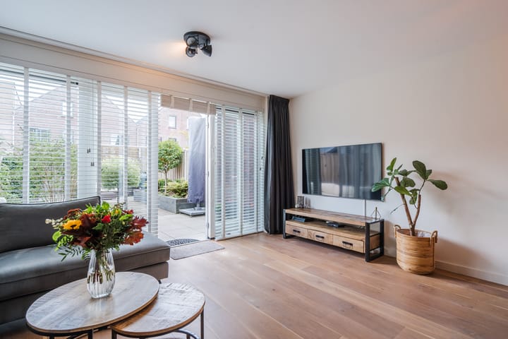 Photo 12 of Nova Zembla 23