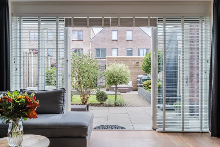 Photo 14 of Nova Zembla 23