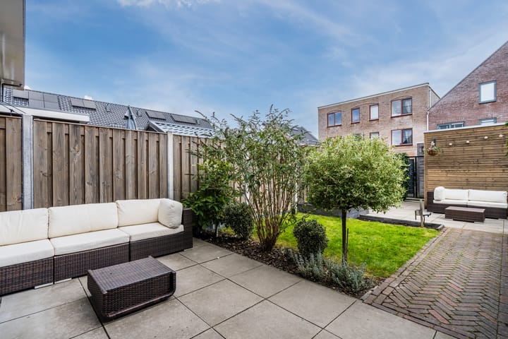 Photo 42 of Nova Zembla 23