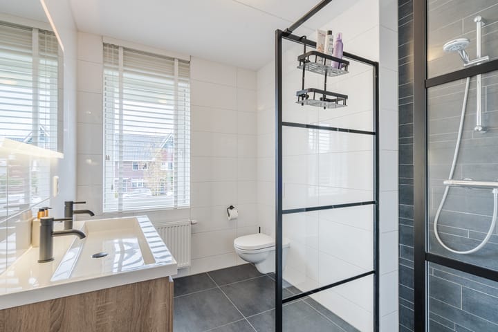 Photo 32 of Nova Zembla 23