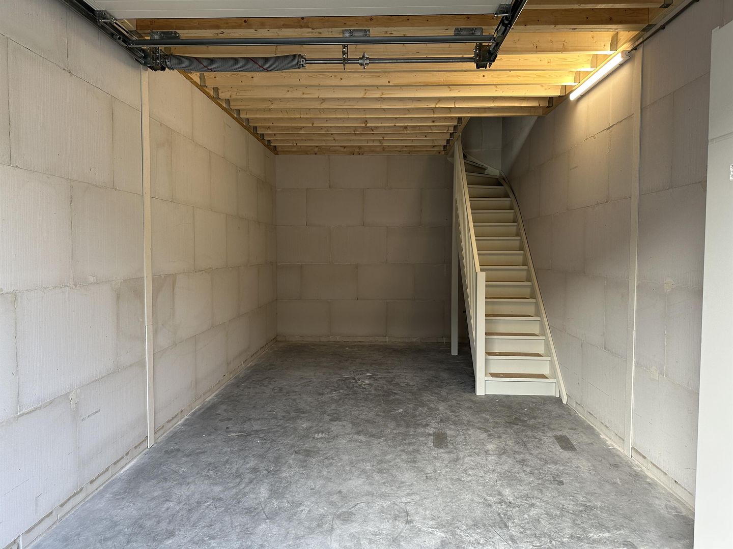 View photo 2 of Hoornseweg 15