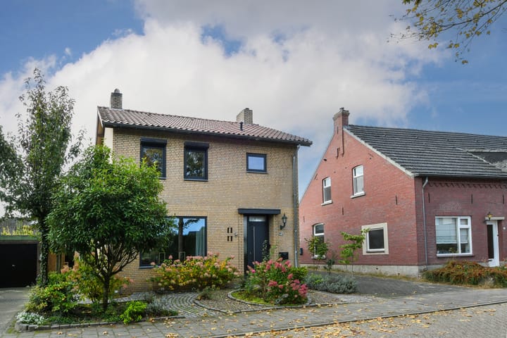 Photo 2 of Veldstraat 48