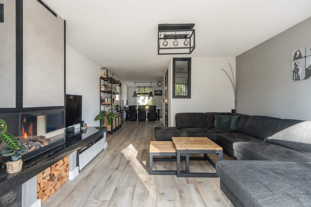 Photo 2 of Merbau 111