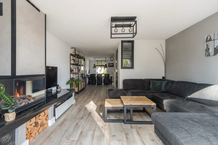 Photo 2 of Merbau 111