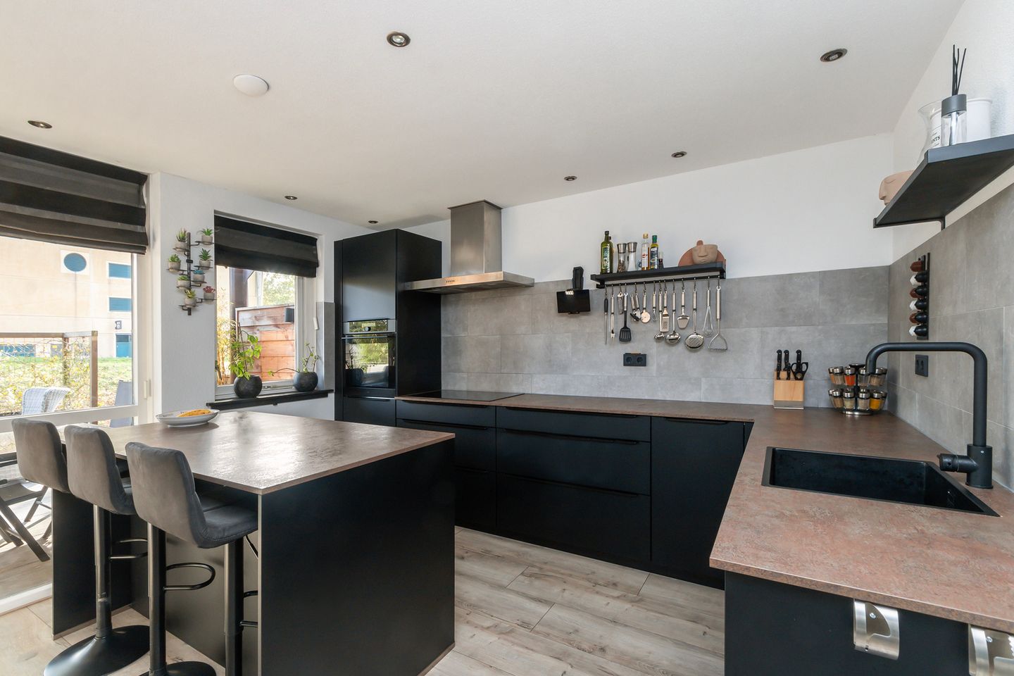 Photo 4 of Merbau 111