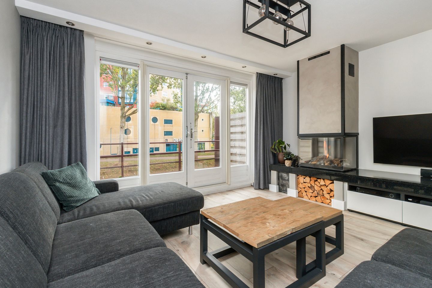 Photo 14 of Merbau 111