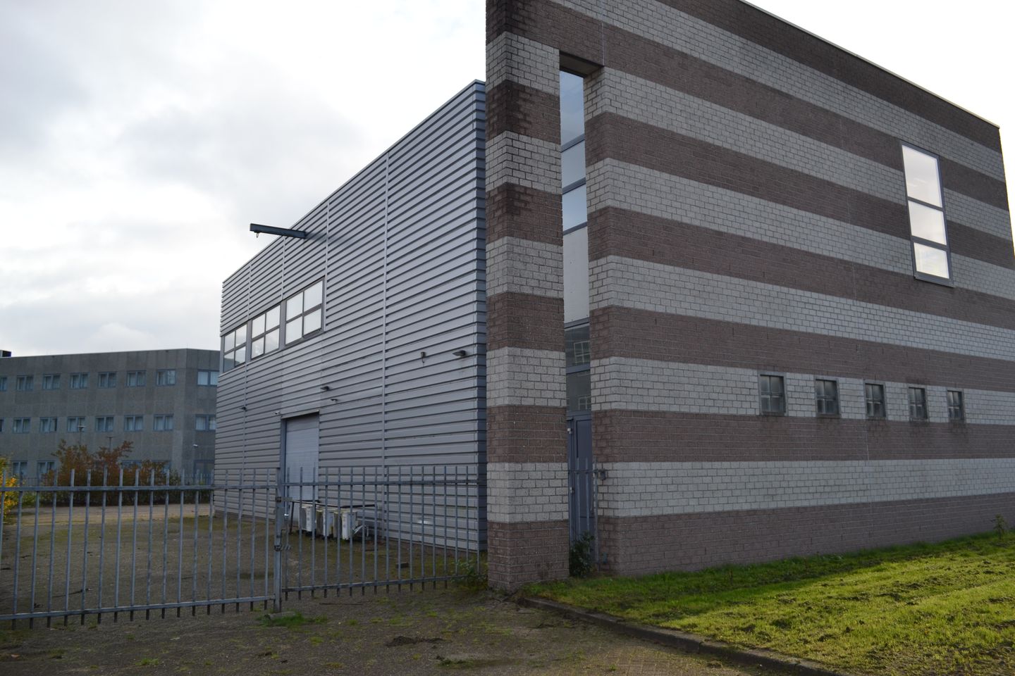 View photo 3 of Televisieweg 4