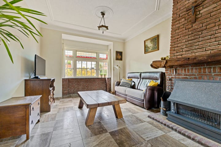 Photo 14 of Esschestraat 107