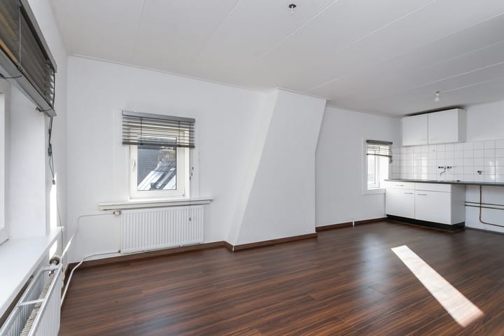 Foto 21 van Strevelsweg 144-B02