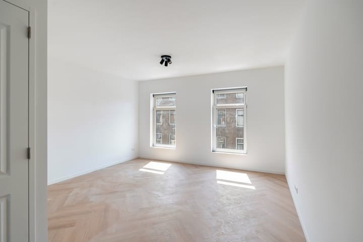 Photo 3 of Taandersstraat 36-B02