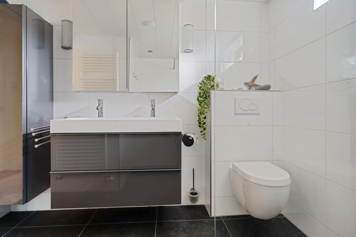 Photo 22 of Roerdompstraat 15