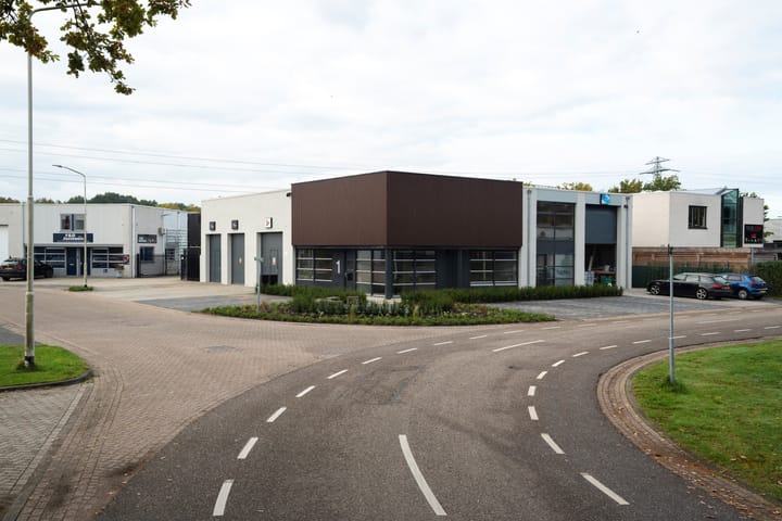 Bedrijvenweg 1