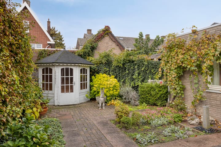 Photo 25 of Dr. van der Steenlaan 10