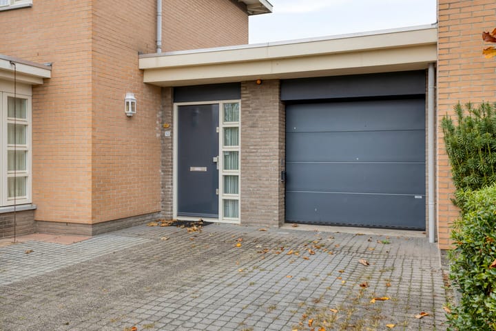 Photo 27 of Dr. van der Steenlaan 10