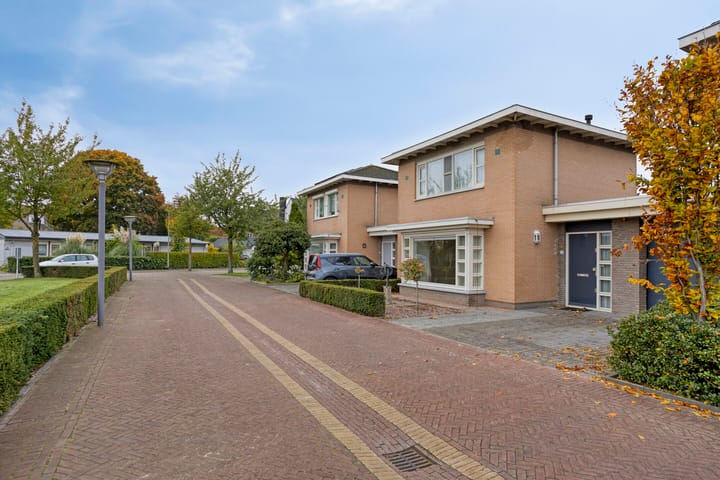 Photo 29 of Dr. van der Steenlaan 10