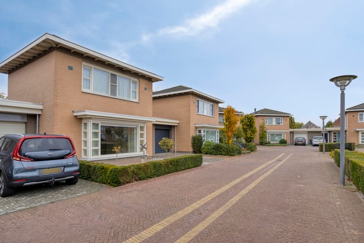 Photo 30 of Dr. van der Steenlaan 10