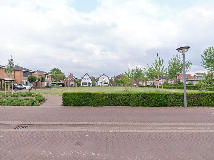 Photo 31 of Dr. van der Steenlaan 10