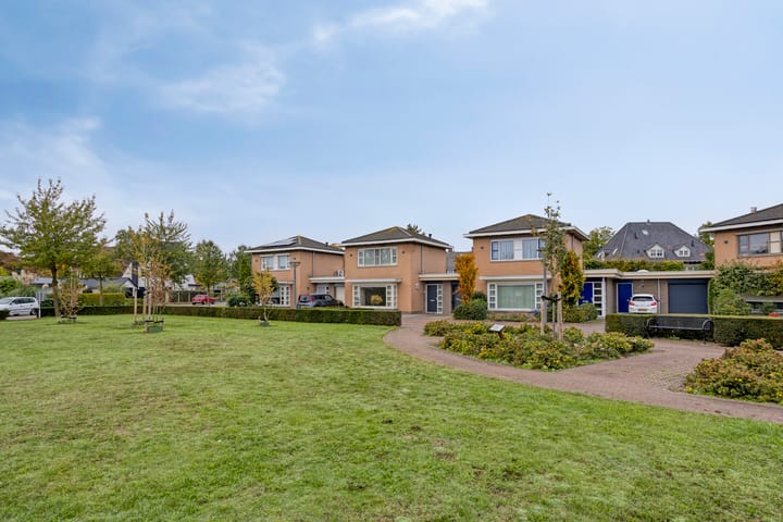 Photo 32 of Dr. van der Steenlaan 10