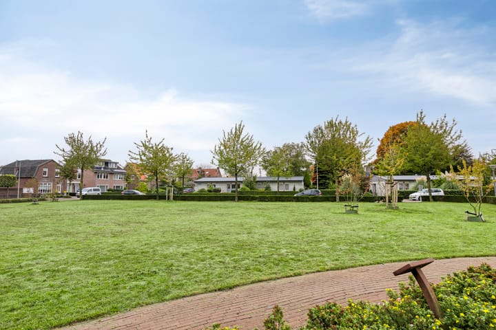 Photo 33 of Dr. van der Steenlaan 10