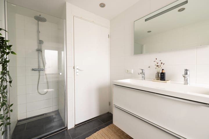 Photo 24 of Geuzenweg 199