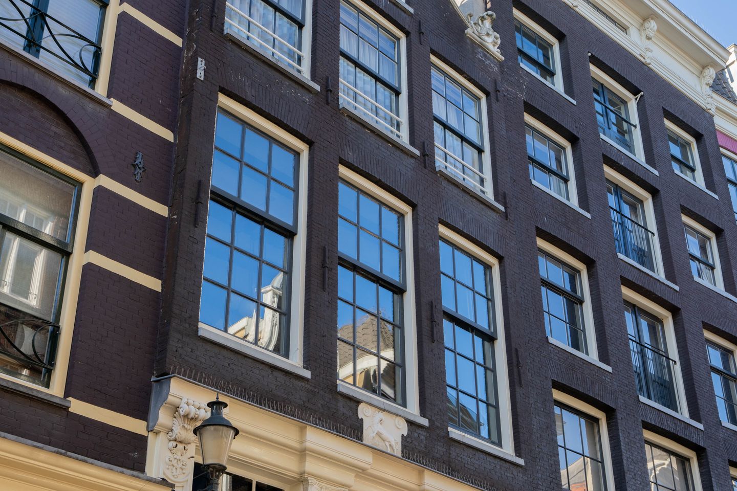 Foto 5 van Warmoesstraat 16-F