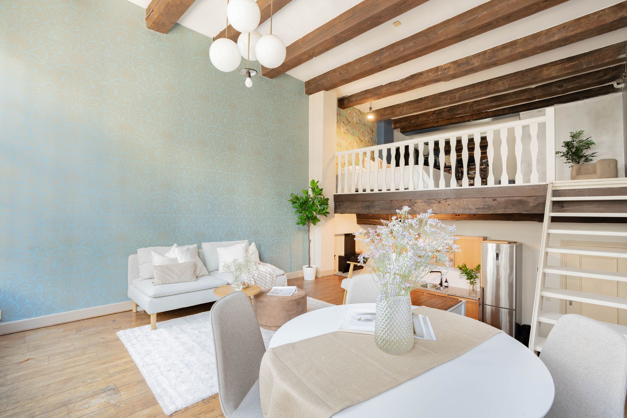 Foto 12 van Warmoesstraat 16-F