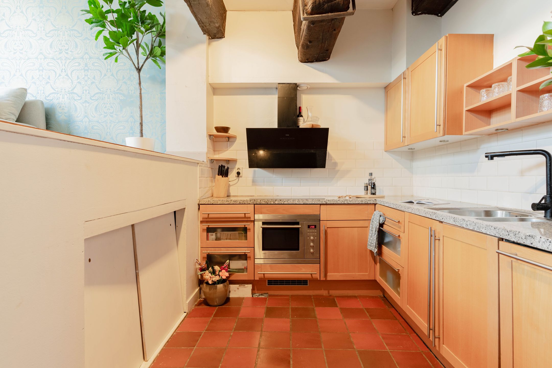 Foto 15 van Warmoesstraat 16-F