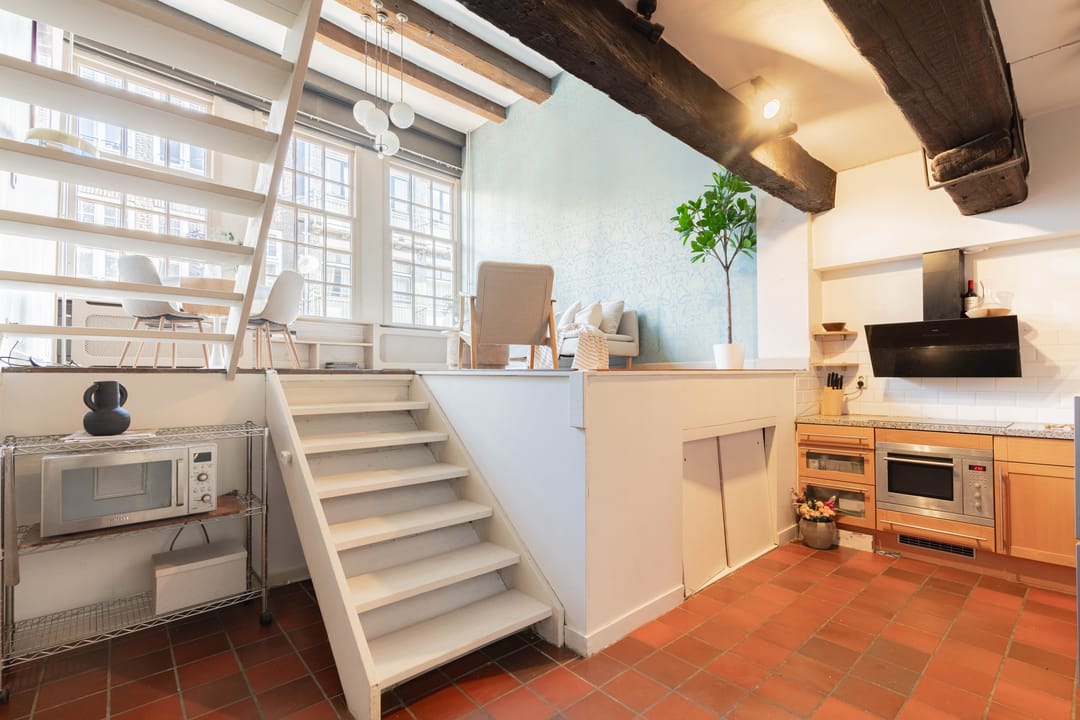 Foto 17 van Warmoesstraat 16-F