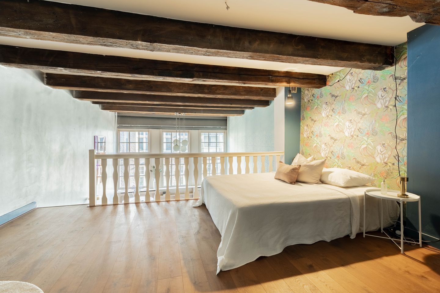 Foto 19 van Warmoesstraat 16-F