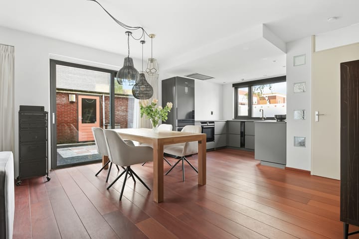 Photo 7 of Bloemendaalstraat 22