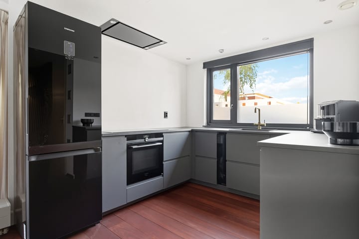 Photo 8 of Bloemendaalstraat 22