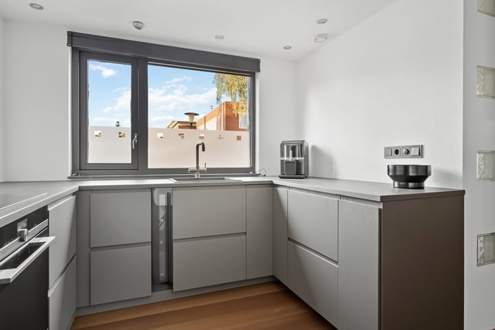 Photo 11 of Bloemendaalstraat 22