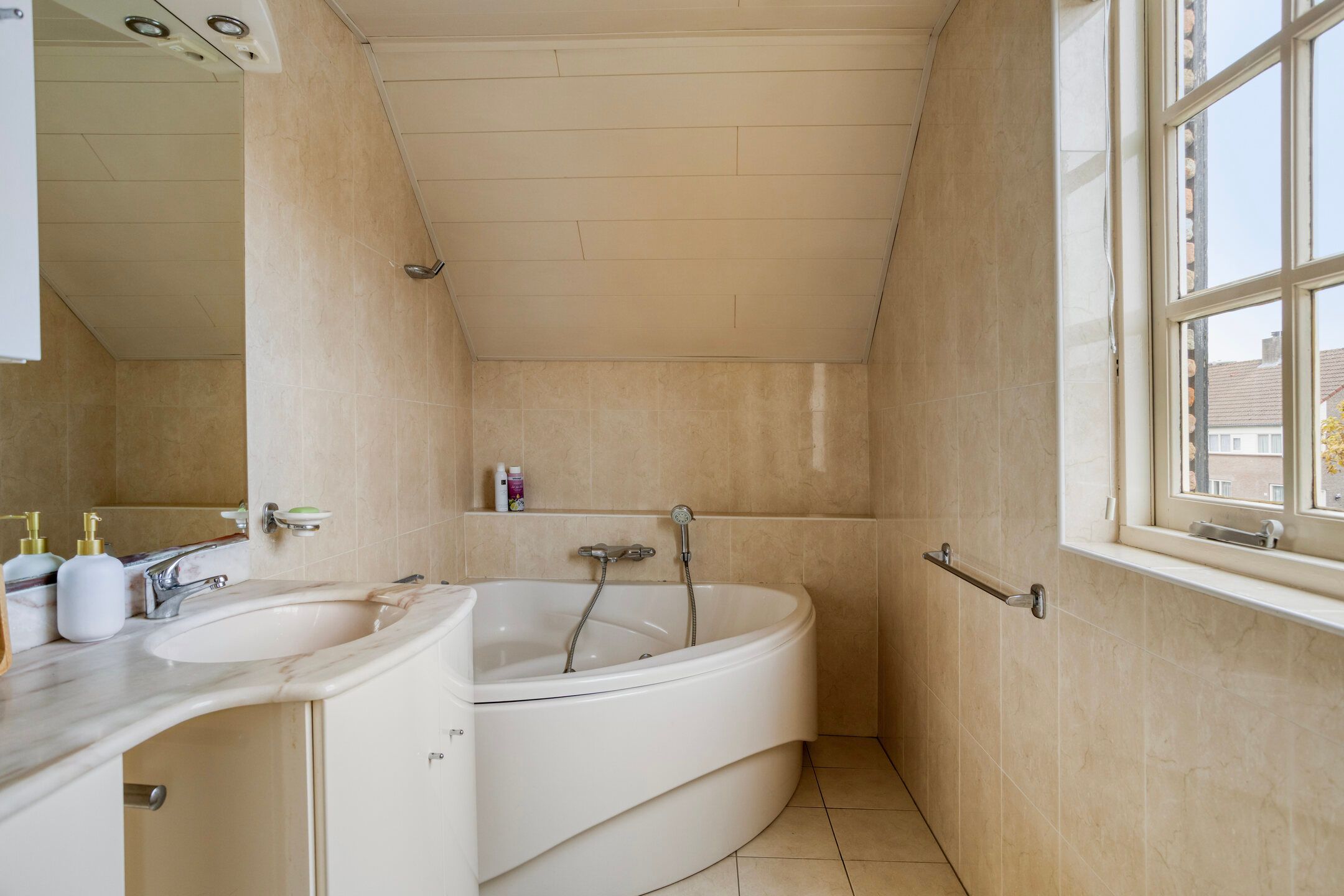 Foto 30 van Beeklaan 85