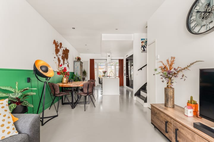 Photo 12 of Kennemerstraatweg 86