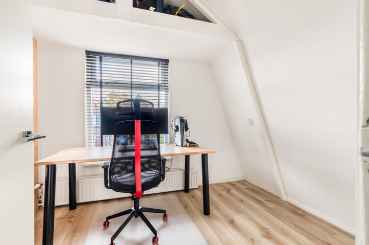 Photo 28 of Kennemerstraatweg 86