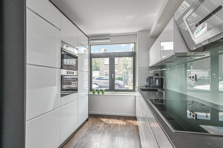 Photo 3 of Plaspoelstraat 49