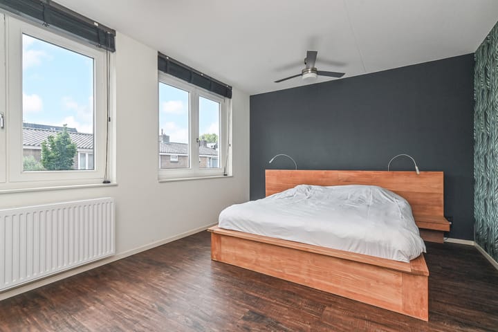 Photo 28 of Plaspoelstraat 49