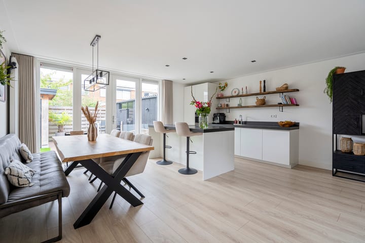 Photo 2 of Hoefbladstraat 20