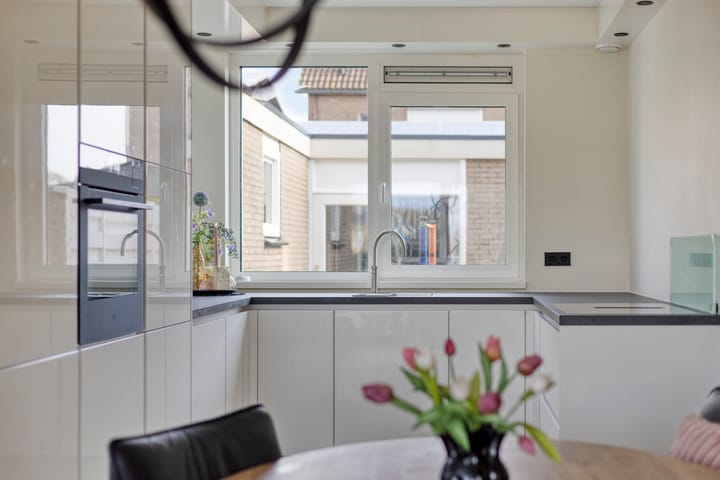 Photo 9 of van Giffenstraat 8