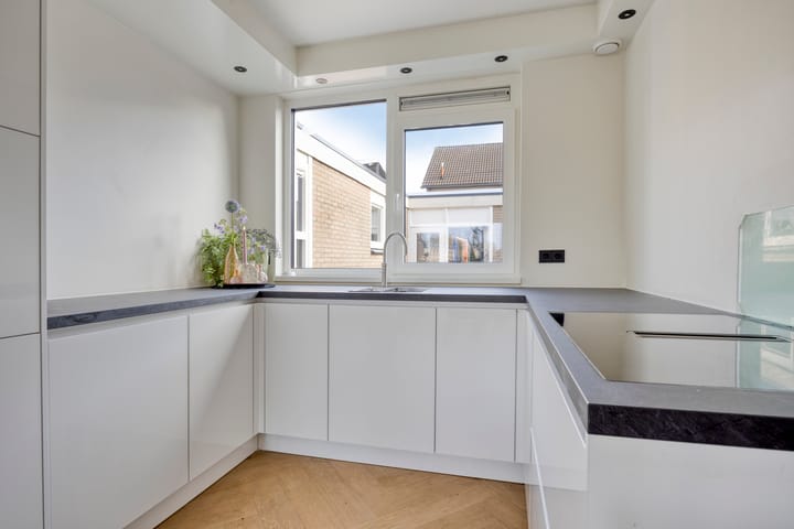 Photo 10 of van Giffenstraat 8