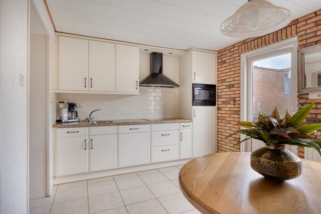 Photo 16 of Kamillestraat 19