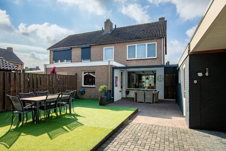 Photo 22 of Graaf van Wassenbergstraat 4