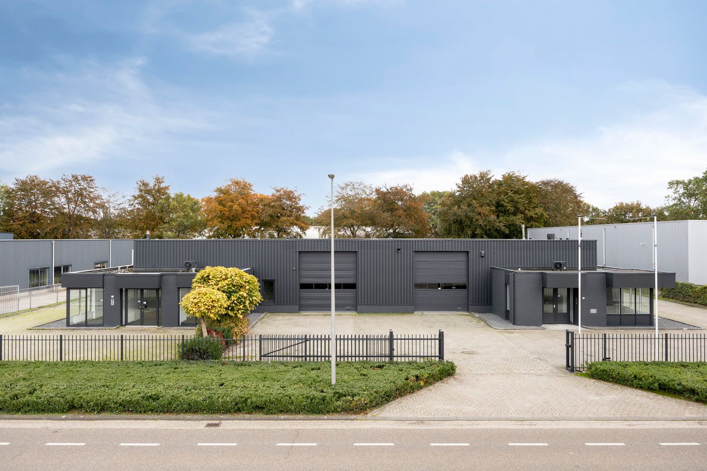 View photo 2 of Thomas Edisonweg 59-61
