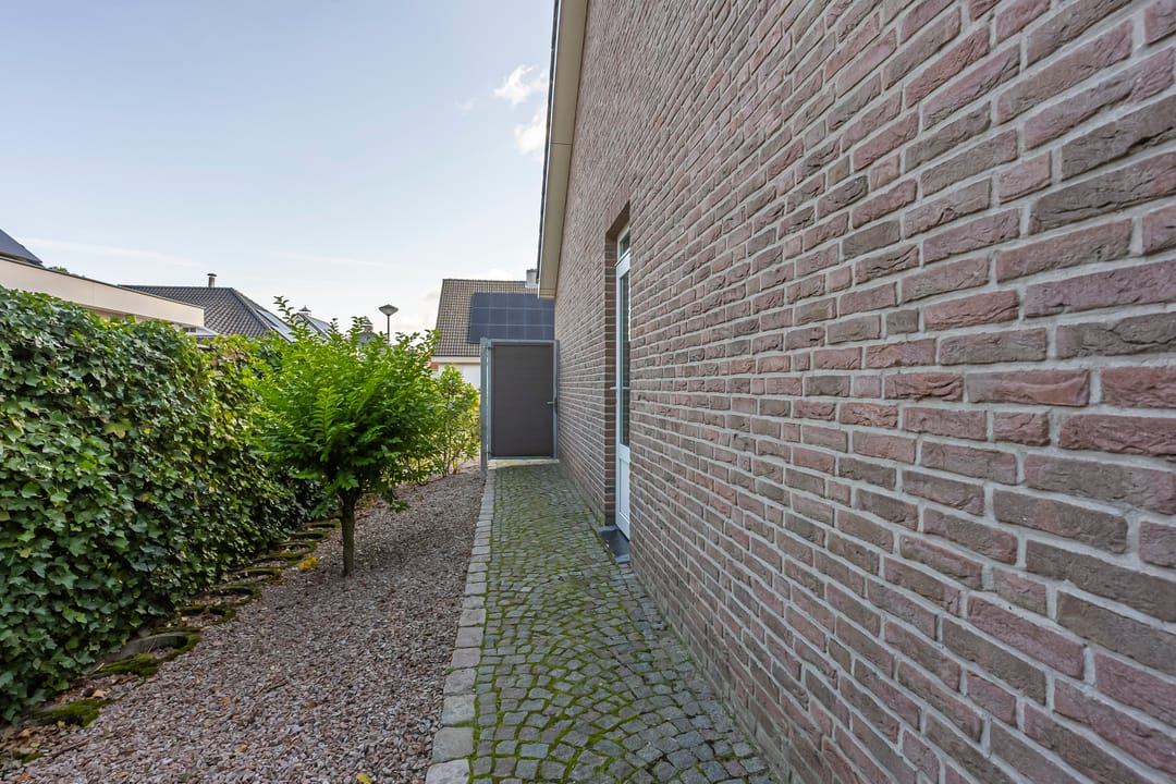 Foto 31 van Dokter Limpensstraat 48