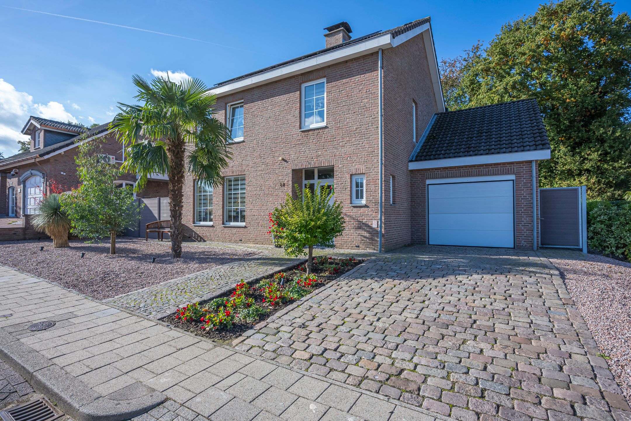 Foto 33 van Dokter Limpensstraat 48