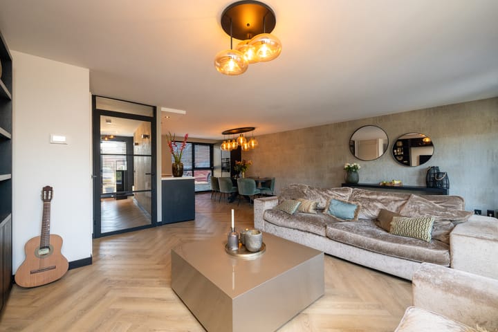 Foto 11 van Bloemenlaan 12