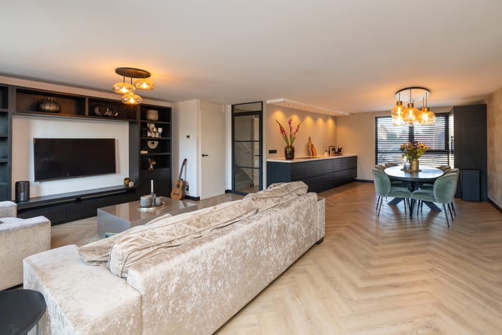 Foto 12 van Bloemenlaan 12