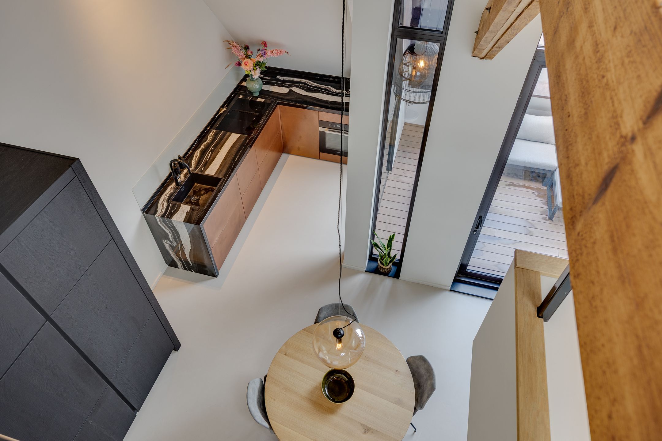 Photo 36 of F.C. Dondersstraat 91